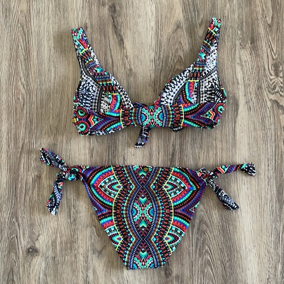 Bikini - Picture 3 of 5